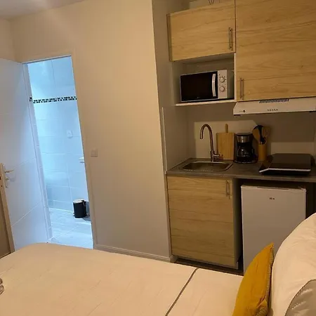 Apartment R *